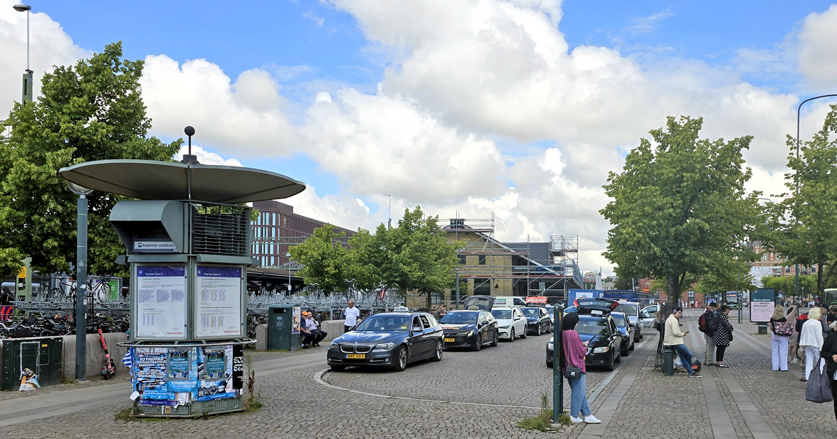 Taxistationen vid Bangatan på östra sidan av Lunds järnvägsstation