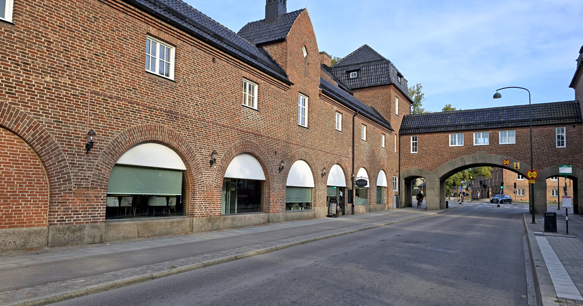 Allhelgona kyrkogatan i Lund och restaruang Valvet Steakhouse