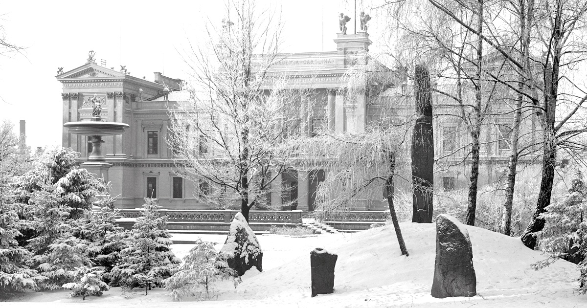 Lundagårdsstenen 1907 på Runstenskullen på Universitetsplatsen i Lund